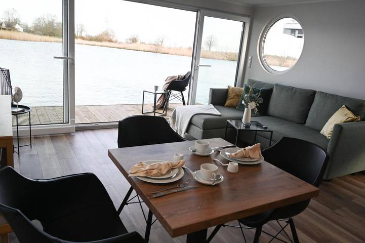 Boot für 3 Personen, mit Terrasse und Seeblick sowie Ausblick, mit Haustier in Wangerland - 2