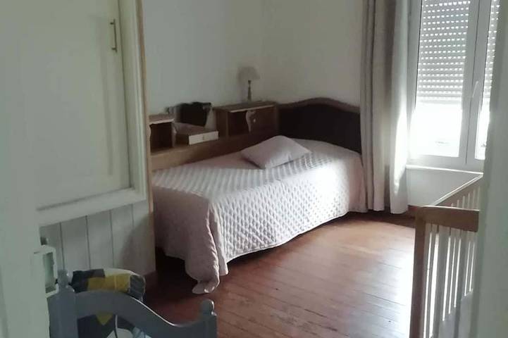 Family-friendly home, playground, historic town just a 15-minute walk away in Péronne, Péronne und Umgebung