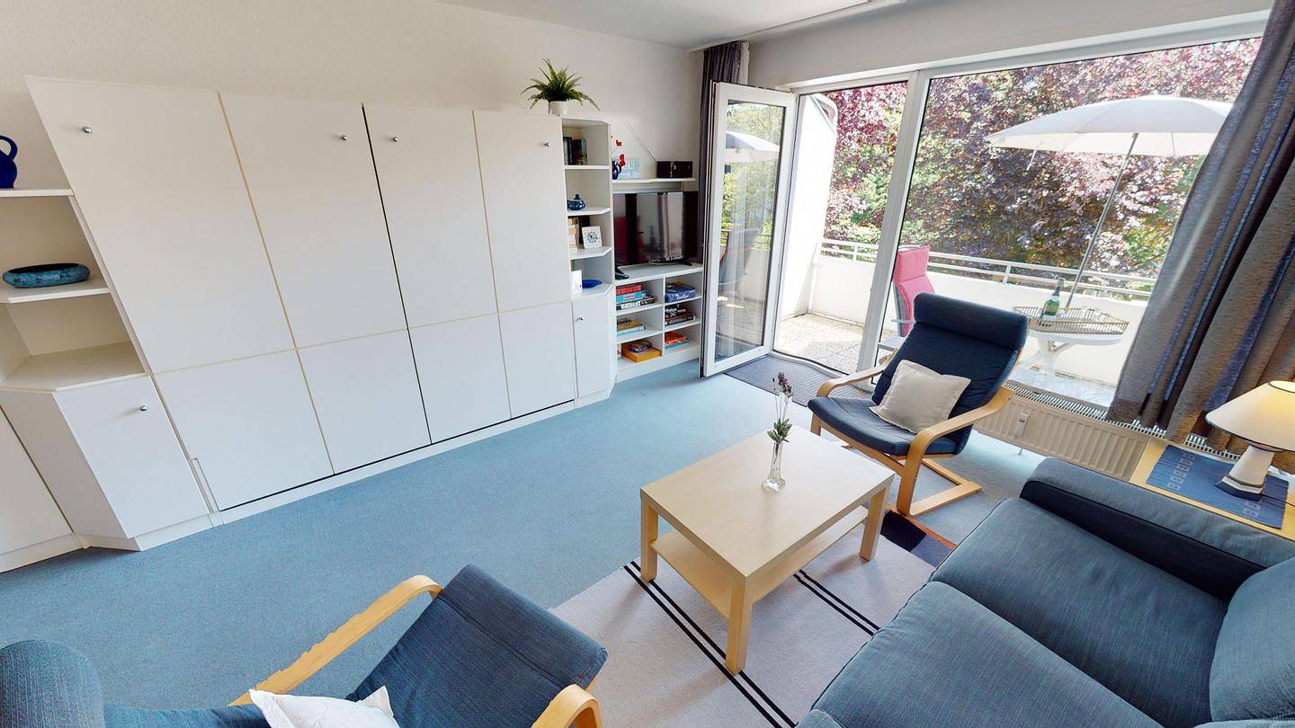 Ganze Wohnung, Helle 2-Zimmer-Ferienwohnung für 4 Personen mit Balkon und Privatparkplatz in Neustadt in Holstein, Ostholstein