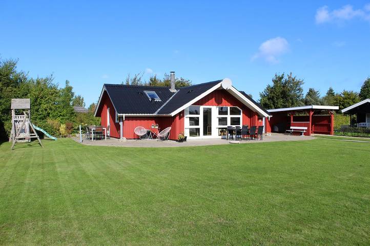 Ferienhaus für 7 Personen, mit Sauna und Terrasse sowie Garten, mit Haustier