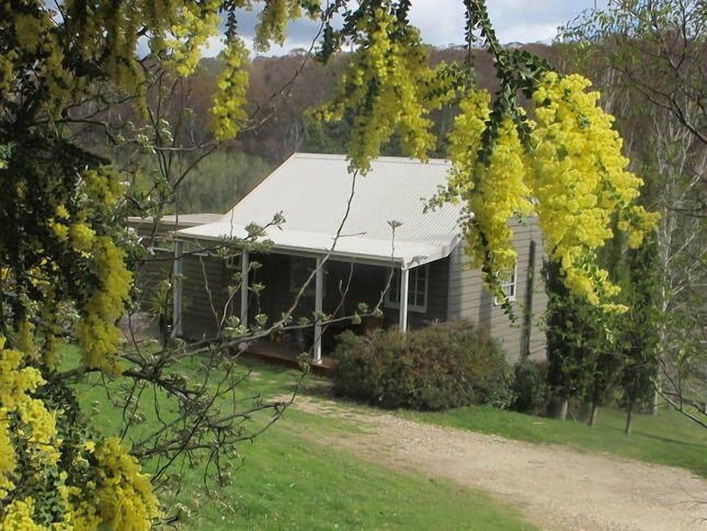Blue Cliffs Hideaway Spa Villa in Mount Franklin, Hepburn Shire