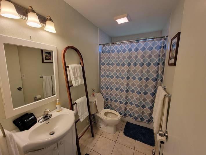 Vacation rental for 4 people, with yard in Hilo