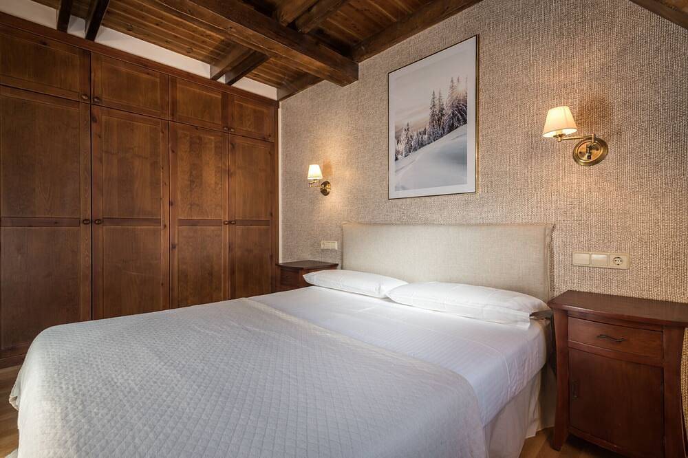 Entire apartment, Unhola by Totiaran beautiful house in Bagergue in Bagergue, Naut Aran