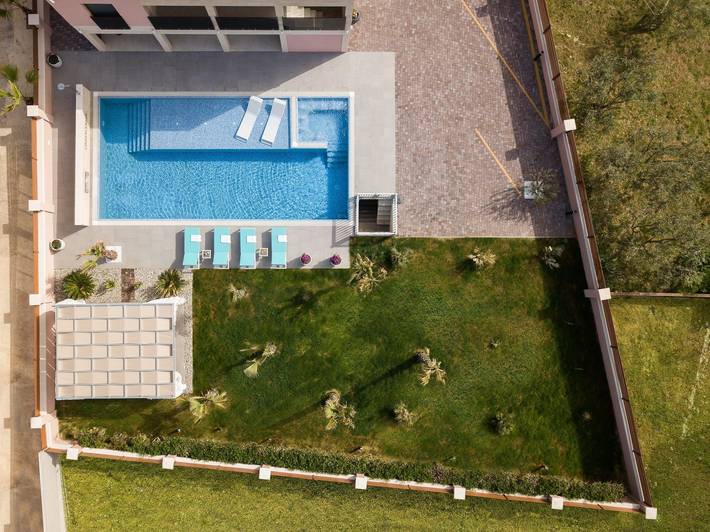 Villa pour 10 personnes, avec piscine et vue ainsi que sauna et jardin, animaux acceptés dans Vir - 3