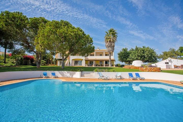Villa para 12 pessoas, com Varanda e Terraço e ainda Jardim and Piscina em Silves