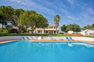 Casa rural para 12 personas, con jardín y terraza en Silves