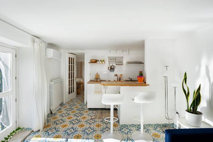 Entire apartment, Apartment 'Dimora Porta San Nicola Salerno' with Sea View, Wi-Fi and Air Conditioning in Salerno, Tyrrhenian Coast Campania