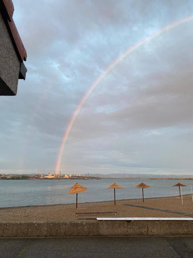 Gîte pour 2 personnes, avec terrasse ainsi que vue sur le lac et vue à Kladovo - 2