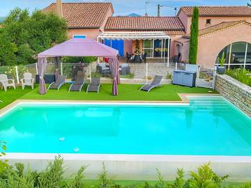 Location de vacances pour 2 personnes, avec sauna et piscine ainsi que jardin et jacuzzi à Beaulieu (Largentière)