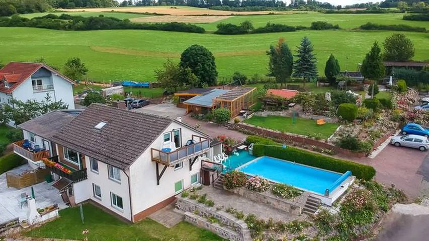 Ferienwohnung für 5 Personen, mit Pool und Garten in Waldeck