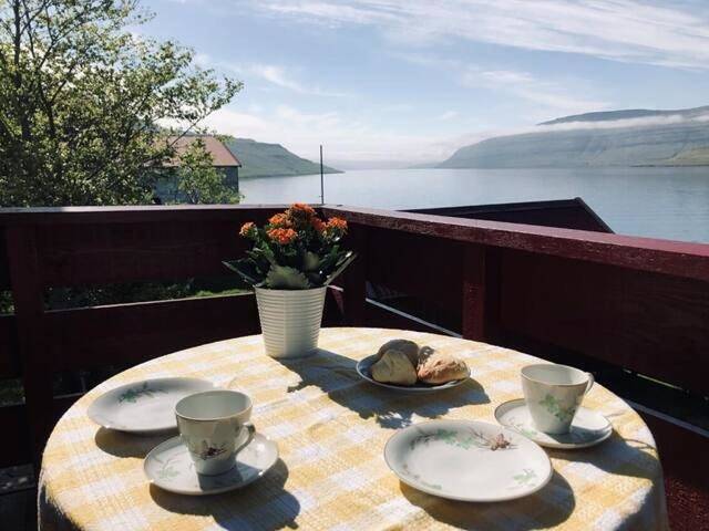 Location de vacances pour 6 personnes, avec jardin ainsi que vue et balcon dans les Îles Féroé