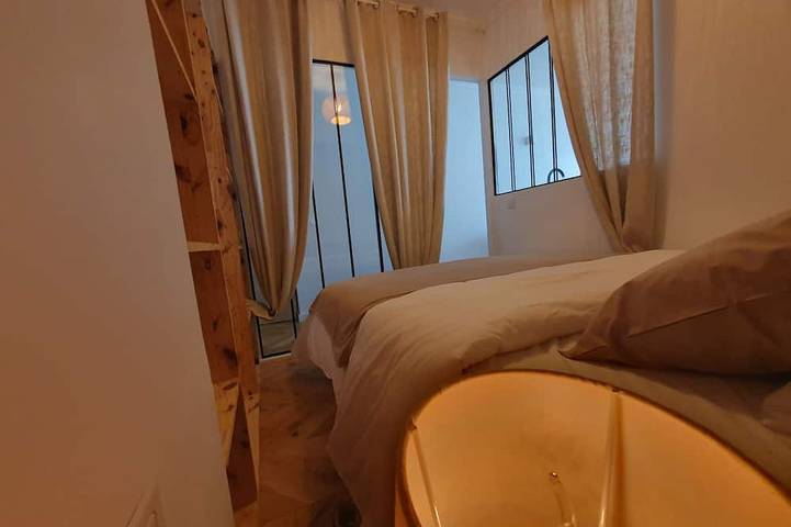Appartement entier, Refait à neuf: 5min des Champs-Elysees, La Defense Arena, 20min la Tour Eiffel in Neuilly-sur-Seine, Hauts-de-Seine