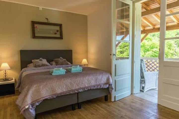 Location de vacances pour 8 personnes, avec balcon et piscine à Courbiac - 2