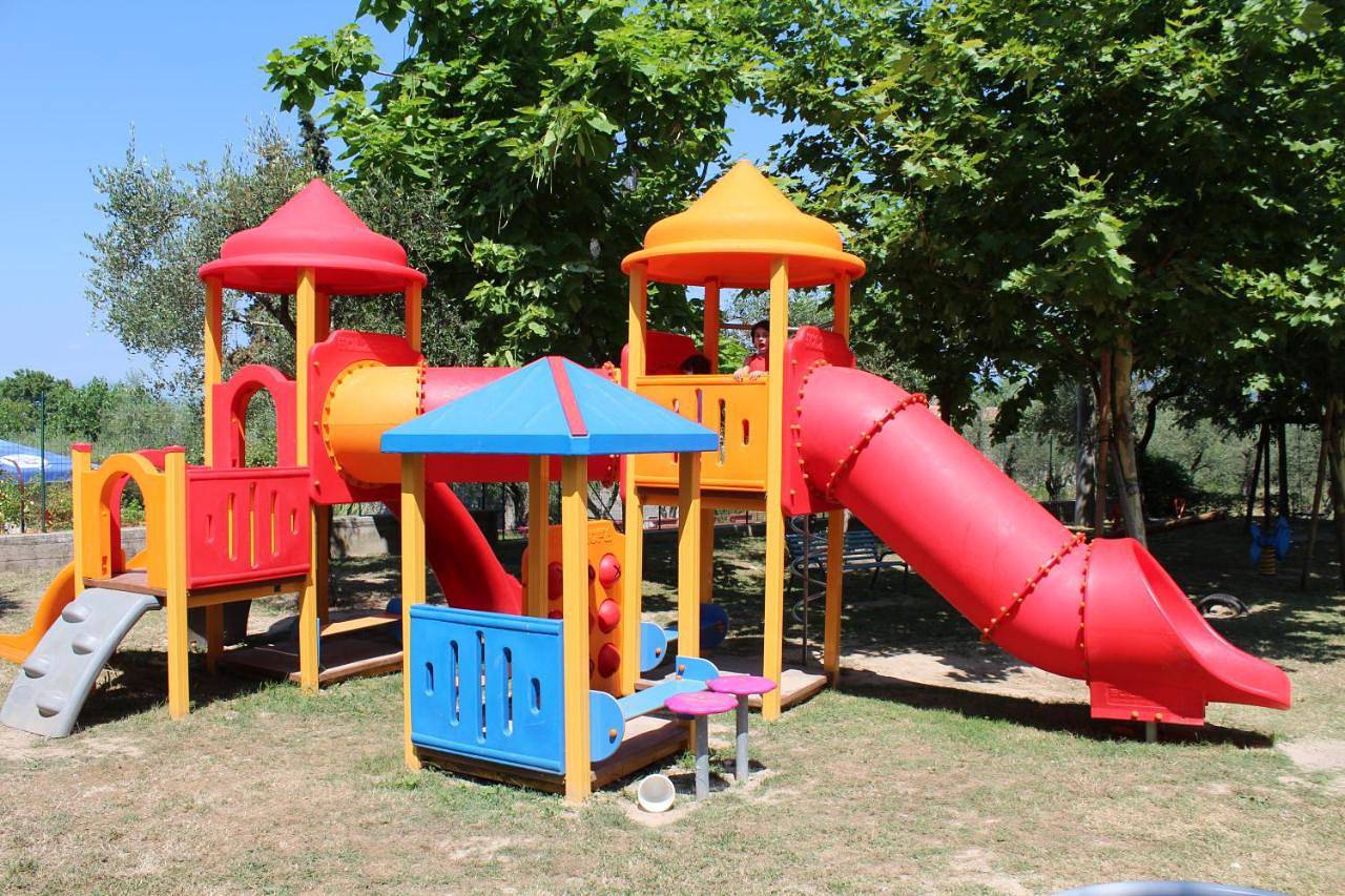 Happy Camp Mobile Homes in Camping Cisano San Vito in Cisano, Bardolino