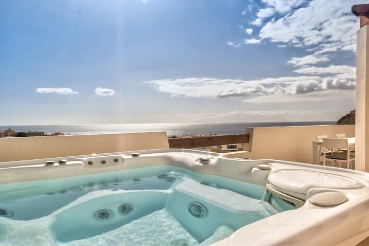 Ferienhaus für 6 Personen, mit Balkon und Whirlpool sowie Terrasse und Kinderpool