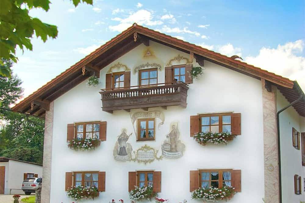Ganze Wohnung, Moderne Ferienwohnung für max. 3 Personen in Rosenheim, Oberbayern
