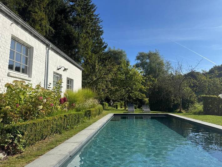 Location de vacances pour 4 personnes, avec piscine ainsi que jardin et vue, animaux acceptés à Lasne