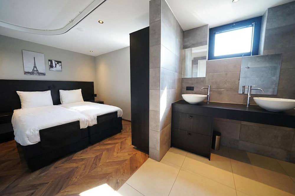 Villa for disabled people with 5 bedrooms and 2 bathrooms in Kampen, Veluwemeer