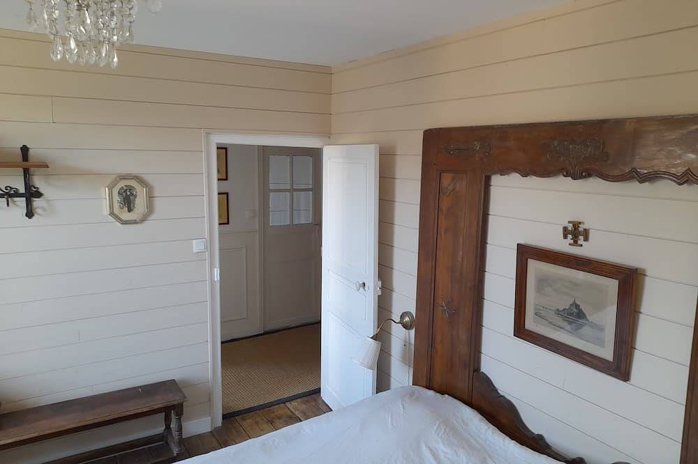 Bretagne. Maison de Capitaine. plage à pied. in Pordic, Côte de Goëlo