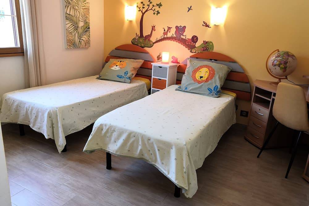 Villa de Type F5 Avec Piscine Privée et à 1,5 km du Parc de Pombonne in Bergerac, Périgord Pourpre