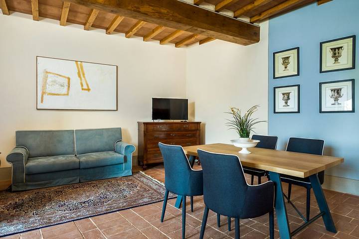 Appartement entier, Luminous apartment with loggia facing the sunset in Reggello, Valdarno