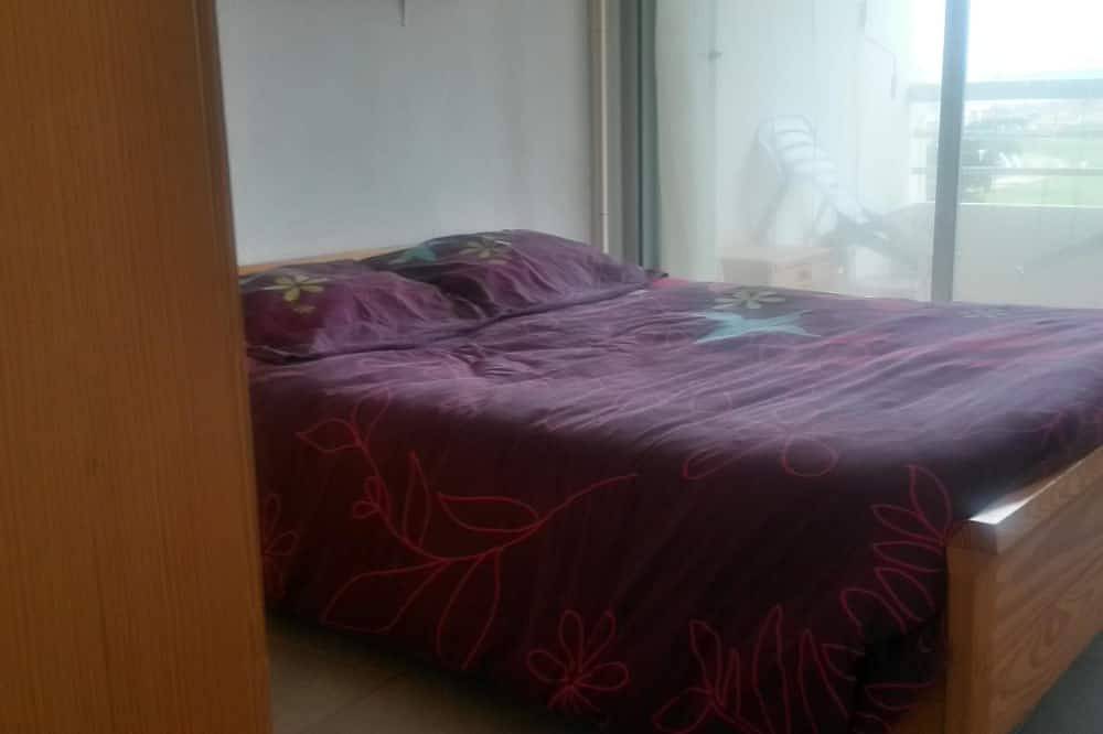 Entire apartment, 2-room cabin studio with view of the sea in Port-Camargue in Port Camargue, Le Grau-du-Roi