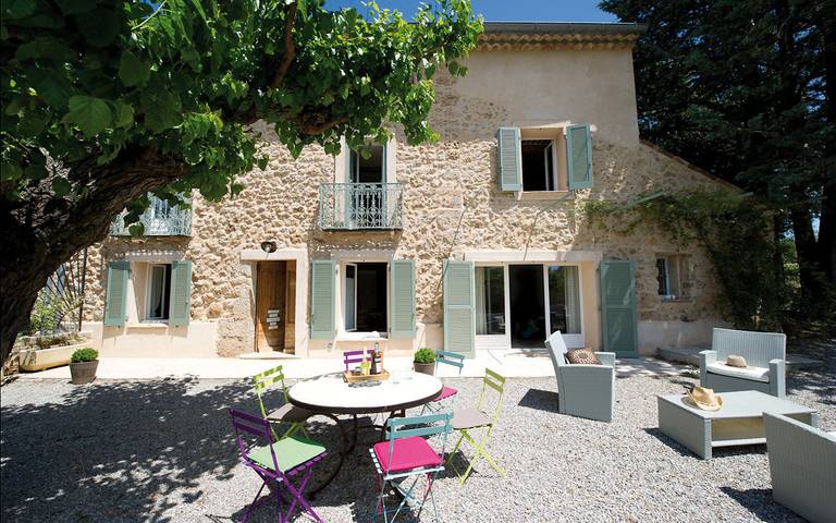 Gîte pour 4 personnes, avec terrasse et jardin