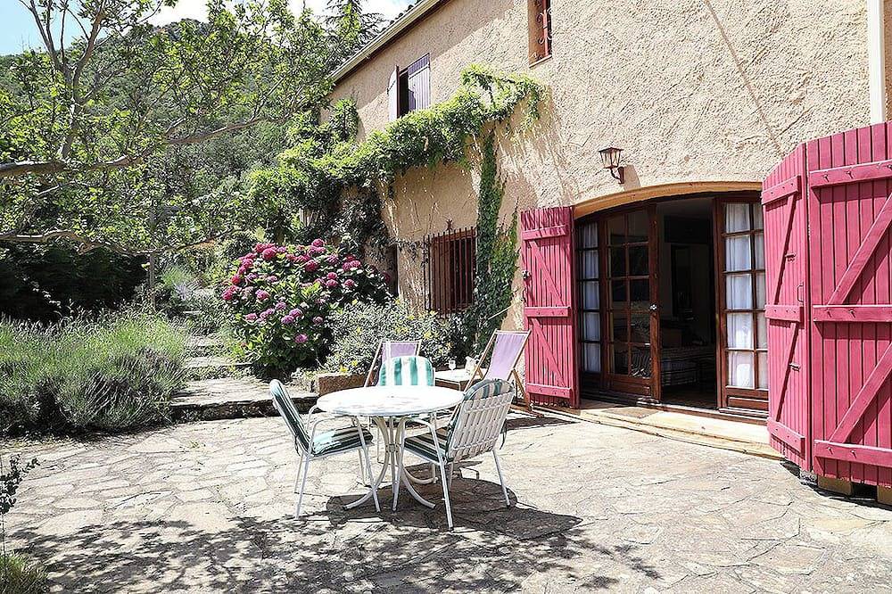 Maison D'artiste Dans Havre de Paix Avec Grande Terrasse et vue sur la Vallée in Céret, Céret region