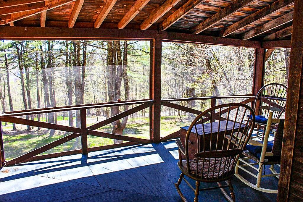 Cozy cottage near Lake Kanasatka with kayaks , dog-friendly in Moultonborough, Lake Winnipesaukee