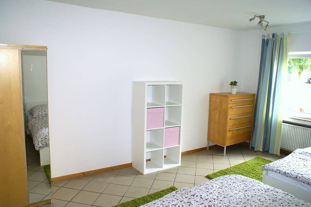 Ganze Wohnung, Schöne gemütliche Ferienwohnung mit Schlafzimmer, Wohnküche, großem Bad (56m2) in Limburg, Landkreis Limburg-Weilburg