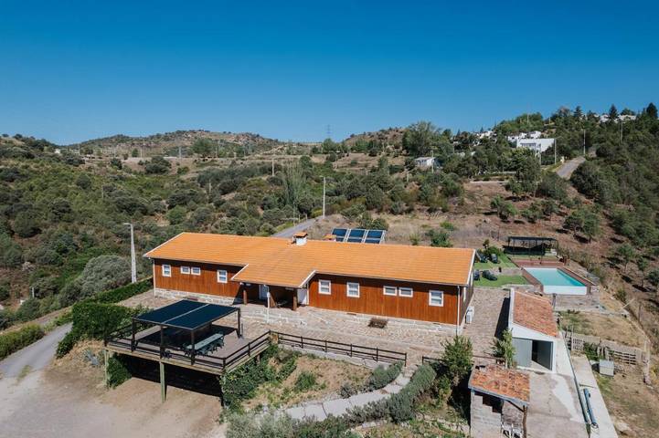 Casa rural para 10 personas, con Balcón y Terraza además de Jardín y Piscina en Mogadouro