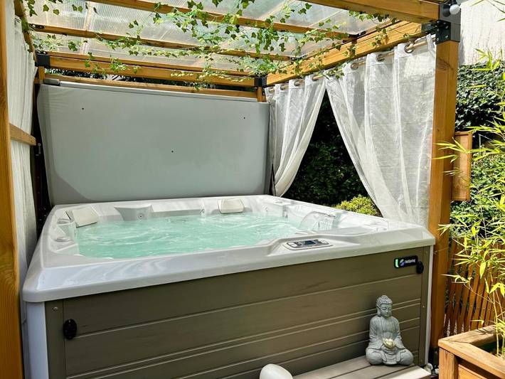 Location de vacances pour 2 personnes, avec jardin et jacuzzi à Dijon