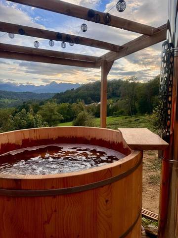Maison de campagne pour 4 personnes, avec piscine ainsi que jardin et jacuzzi à Soulan