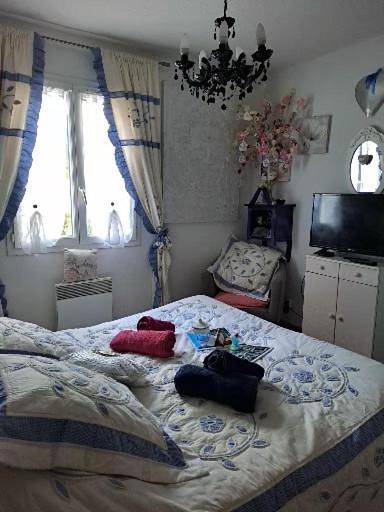 Gîte pour 2 personnes, avec jacuzzi ainsi que jardin et piscine, adapté aux familles à Solliès-Toucas - 4