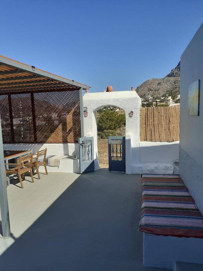 Gîte pour 4 personnes, avec piscine ainsi que vue et jardin, animaux acceptés dans Panormos - 3