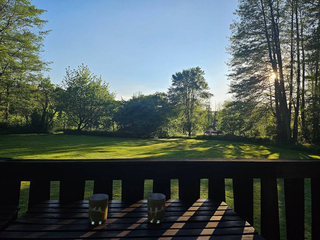 Ferienhaus 'Weiherhüttla' mit Seeblick, privater Terrasse und eigenem Garten in Untersteinach, Oberes Maintal - Coburger Land