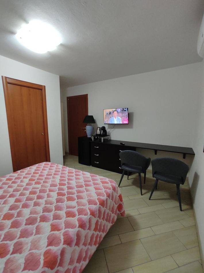 Entire studio, Studio Apartment 'Monolocale Wenge'' with Wi-Fi and Air Conditioning in Siniscola, Nuoro Province