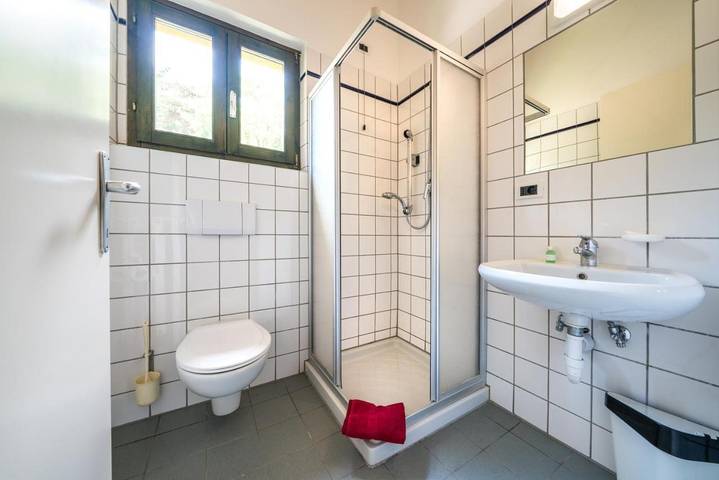 Bungalow für 6 Personen, mit Ausblick und Garten sowie Kinderpool und Pool am Idrosee - 2