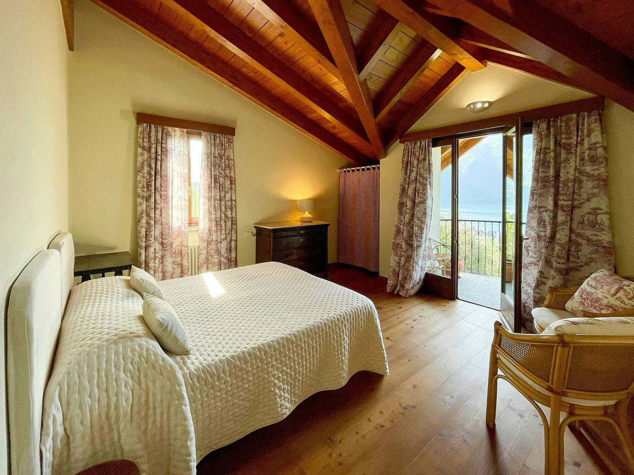 Appartement entier, Mansarde avec vue panoramique sur le lac de Côme in Tremezzo, Région de Tremezzina