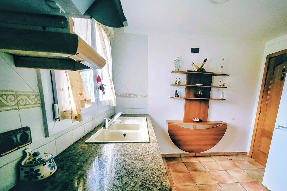 House in a quiet area with views of the old town of Pals in Pals, Costa Brava