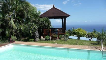 Gîte pour 2 personnes, avec piscine aux Avirons