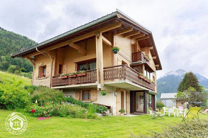 Gîte pour 5 personnes, avec Terrasse ainsi que Jardin et Vue