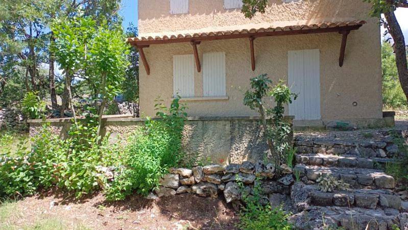 Location de vacances pour 12 personnes, avec Terrasse et Jardin ainsi que Bassin pour enfant et Piscine à Monieux