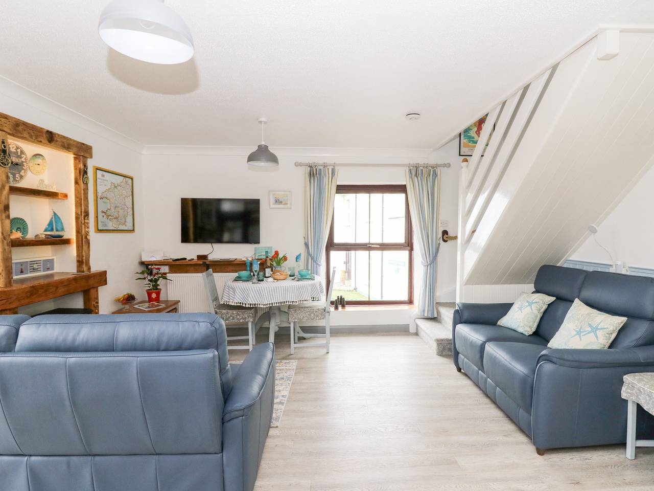 Entire apartment, 5 The Coach House in Broad Haven, Pembrokeshire