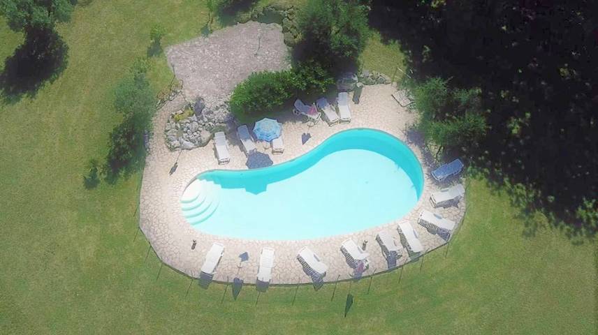 Rustico per 5 persone, con Terrazza e Giardino nonché Piscina a Siena