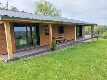 Gîte pour 6 personnes, avec terrasse ainsi que vue et jardin à Wirwignes