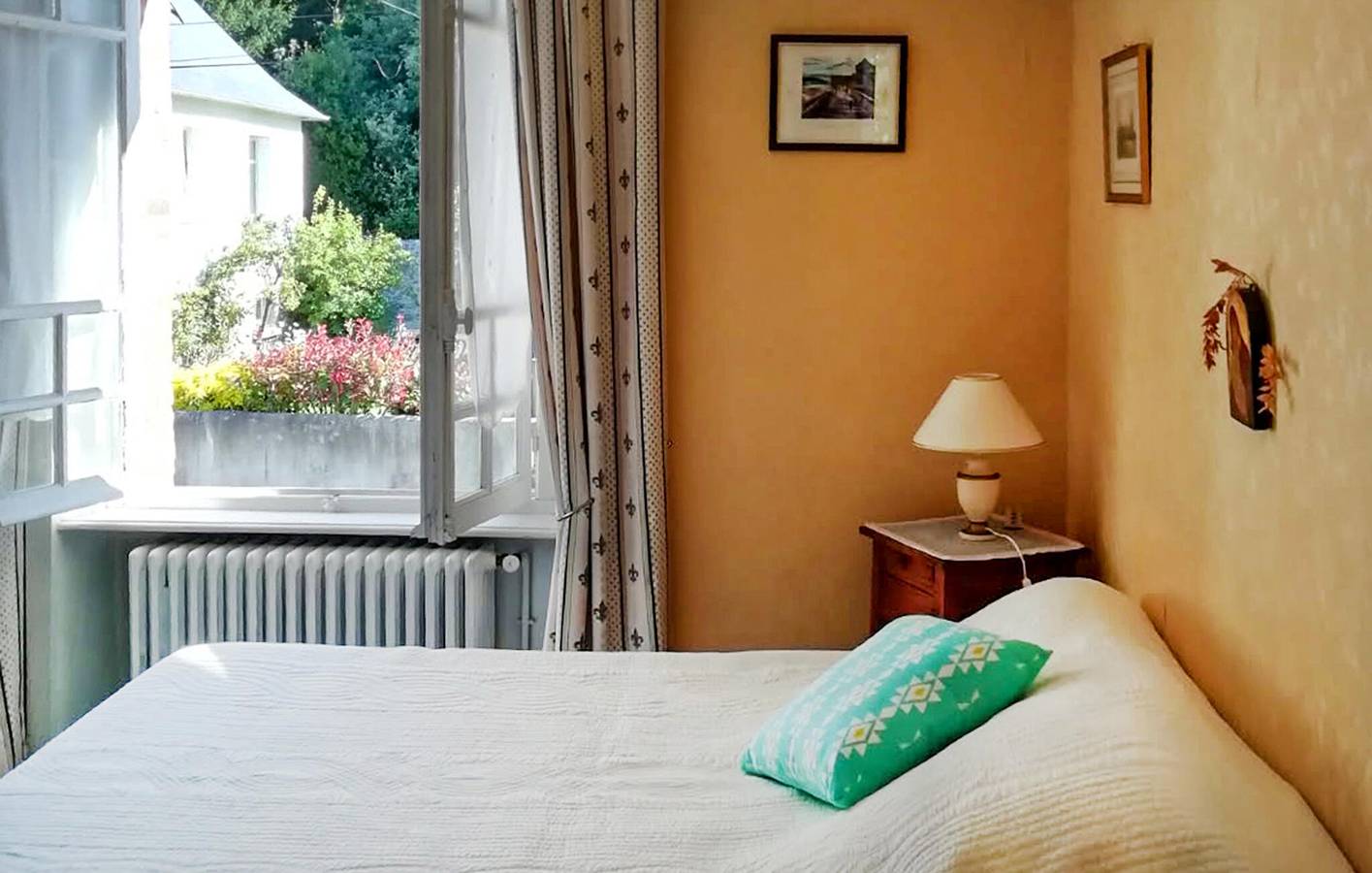 Apartamento vacacional entero, Encantador apartamento con jardín, WiFi y aparcamiento cerca de Plage des Bas-Sablons in Saint-Malo, Región de Saint-Malo