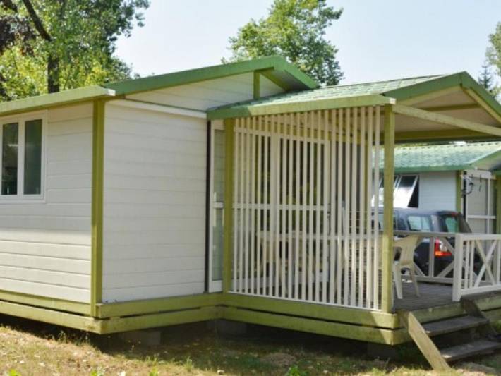 Location de vacances pour 5 personnes, avec terrasse et piscine à Monceaux-sur-Dordogne
