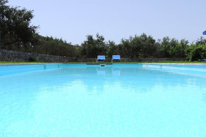 Villa for 12 people, with balcony and garden in Almyrida