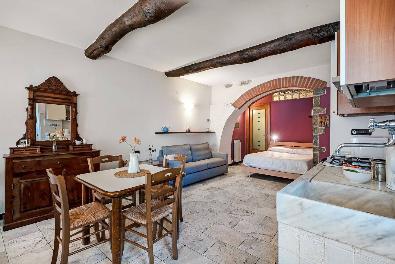 Entire apartment, Guesthost - Casa Castiglione - Riomaggiore Studio Apartment x4 in Riomaggiore, Riomaggiore Municipality